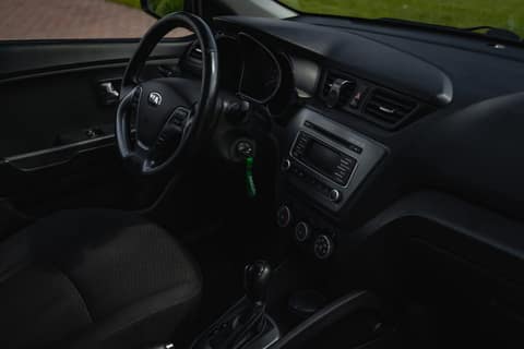 Kia Rio 2015 (р972тс39), фото 6