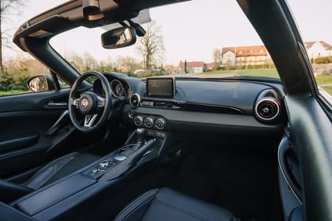 Fiat 124 Spider cabrio 2017 (с283тн39), фото 8